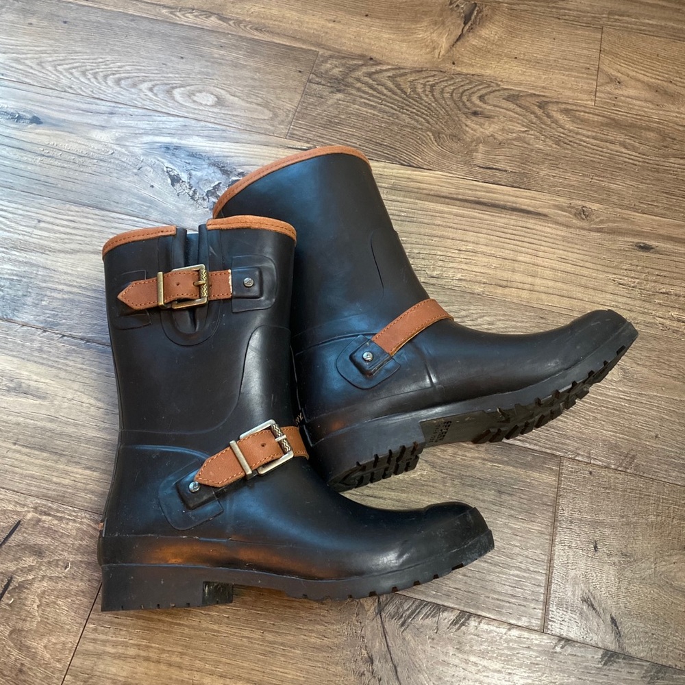 Sperry Rainboots - Picture 1 of 6